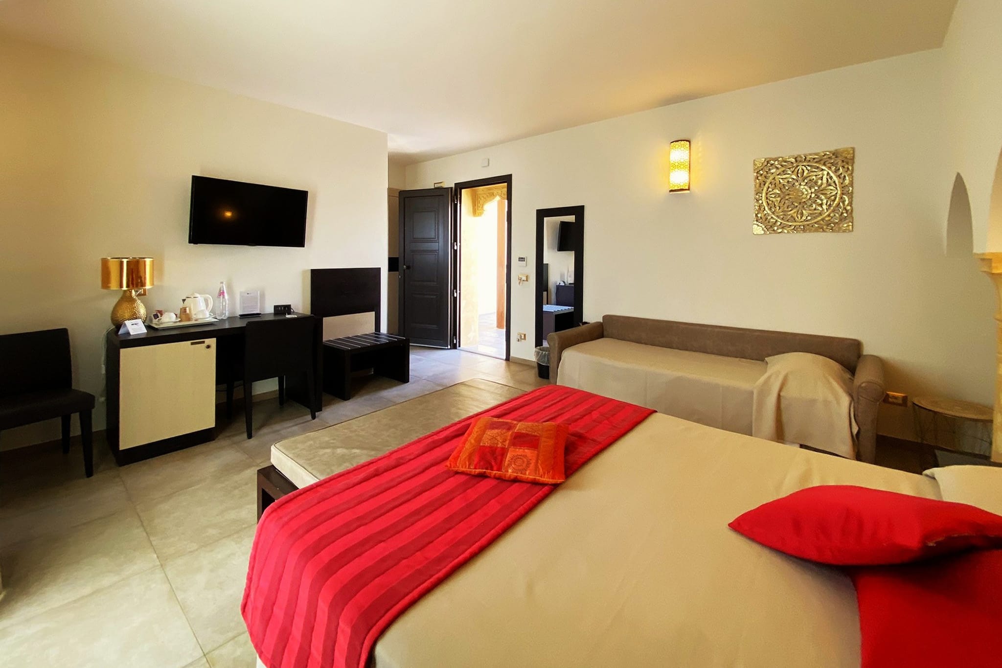 Chambres - Riad Comfort Rooms France chambre comfort rez de chaussee double accessible arcs or riad comfort rooms san vito lo capo