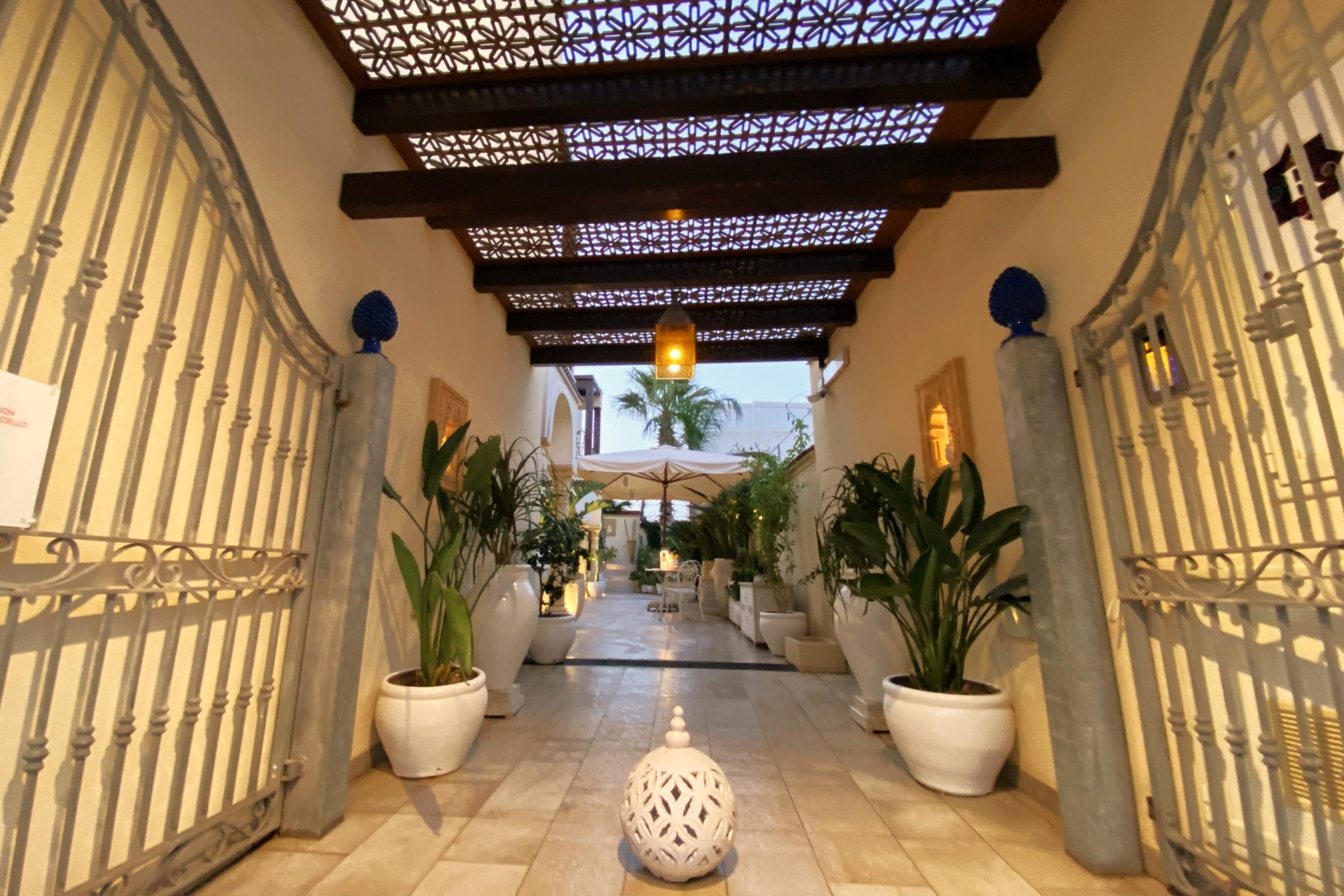 Chambres - Riad Comfort Rooms France entree portail riad comfort rooms san vito lo capo 3
