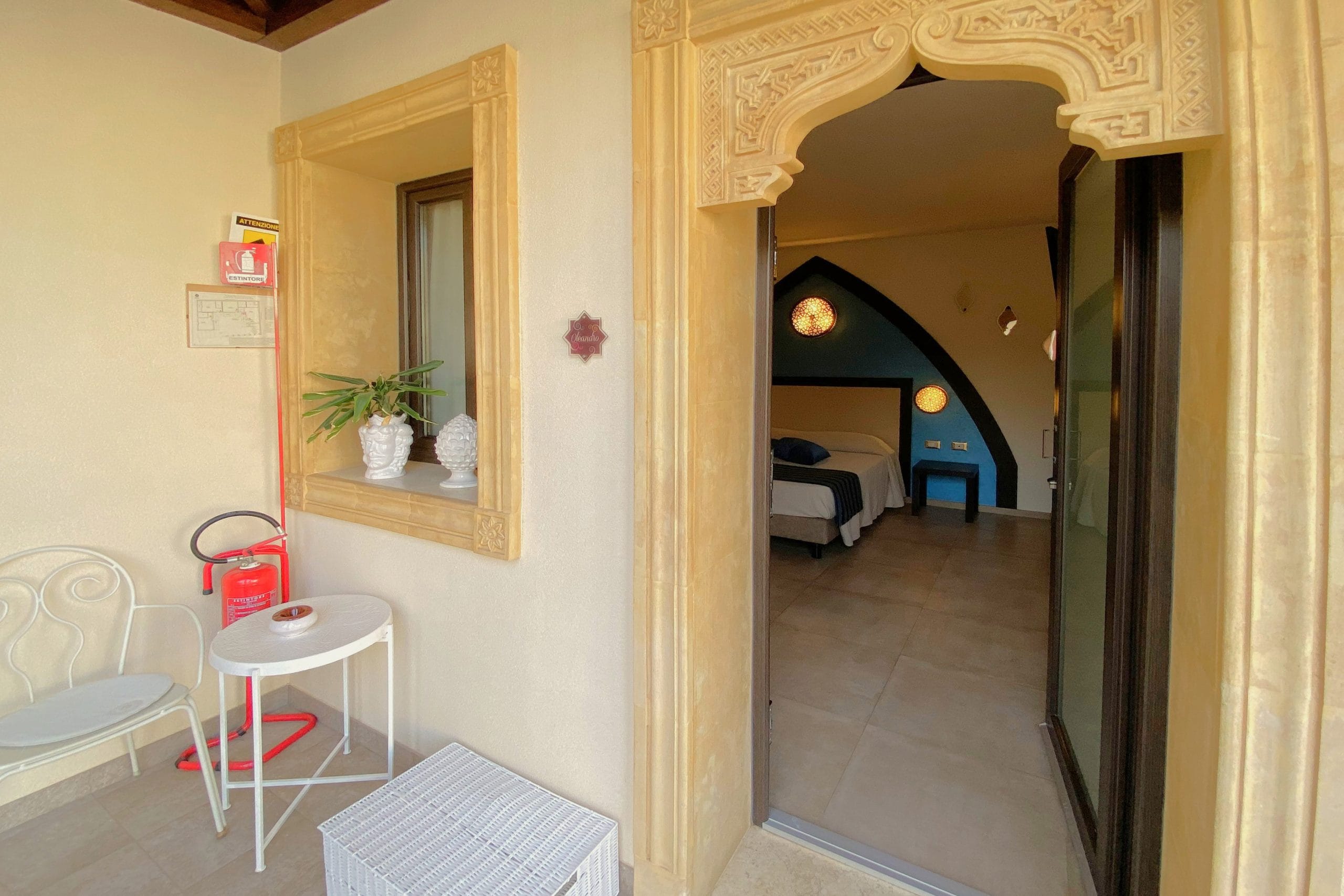 Chambres - Riad Comfort Rooms France exterieur chambre deluxe lit double riad comfort rooms san vito lo capo